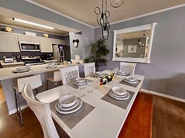 Villas at Island Club Community, Pools, Jacuzzi and More!