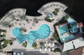 Gated Community With Private hot tub Near Disney!!!