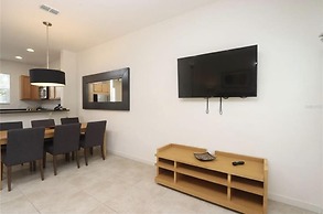 Gated Community With Private hot tub Near Disney!!!