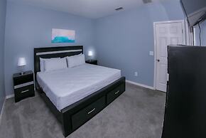 5/4 Pool Home Located in Sunset Ridge Community!