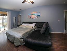 5/4 Pool Home Located in Sunset Ridge Community!