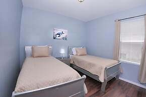 5/4 Pool Home Located in Sunset Ridge Community!