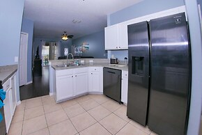 5/4 Pool Home Located in Sunset Ridge Community!