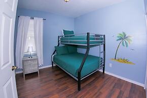 5/4 Pool Home Located in Sunset Ridge Community!