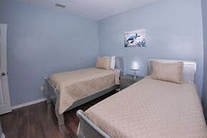 5/4 Pool Home Located in Sunset Ridge Community!