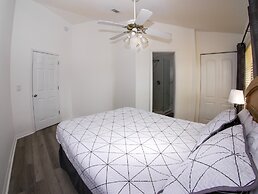 Large Pool With Jacuzzi, Near the Disney Attractions!!