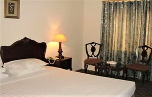 Al Commodore Hotel
