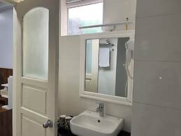 Sen Hotel My Dinh Song Da