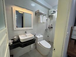 Sen Hotel My Dinh Song Da