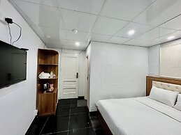 Sen Hotel My Dinh Song Da