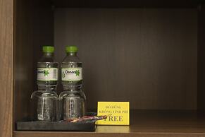 Sen Hotel My Dinh Song Da