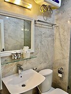 Sen Hotel My Dinh Song Da