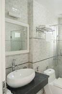 Sen Hotel My Dinh Song Da