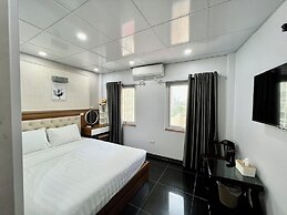 Sen Hotel My Dinh Song Da