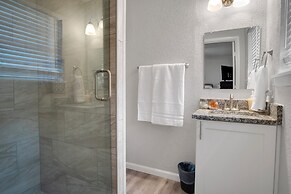 The Harmony Designer Home In Central Dfw 4 Bedroom Home by RedAwning