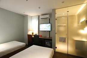 Lanura Apartments and Hotel