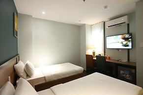 Lanura Apartments and Hotel