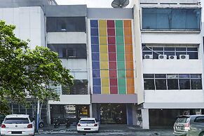 Super OYO 91328 Fiducia Capsule Hotel