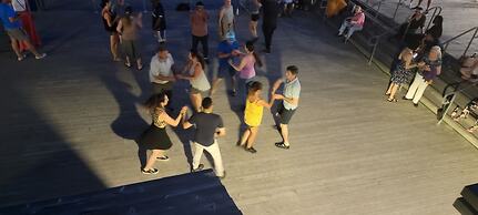 Kokomo Inn - Tropical Riverfront B&B