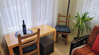 Kokomo Inn - Tropical Riverfront B&B