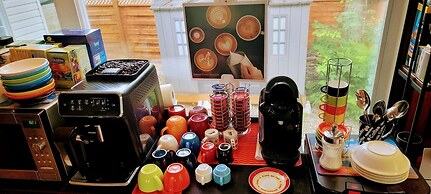 Kokomo Inn - Tropical Riverfront B&B