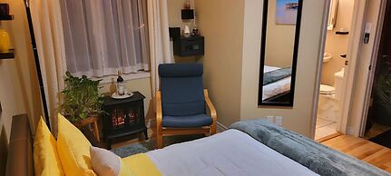 Kokomo Inn - Tropical Riverfront B&B