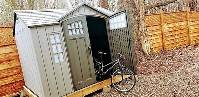 Kokomo Inn - Tropical Riverfront B&B