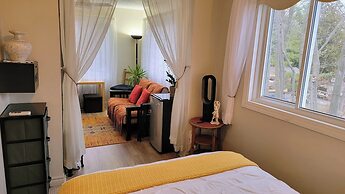 Kokomo Inn - Tropical Riverfront B&B