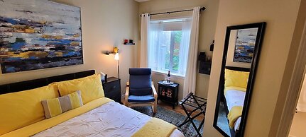 Kokomo Inn - Tropical Riverfront B&B