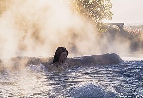 Kokomo Inn - Tropical Riverfront B&B