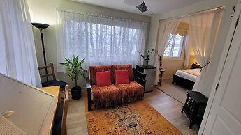 Kokomo Inn - Tropical Riverfront B&B