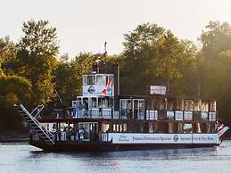 Kokomo Inn - Tropical Riverfront B&B