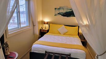 Kokomo Inn - Tropical Riverfront B&B