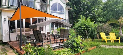 Kokomo Inn - Tropical Riverfront B&B