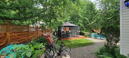 Kokomo Inn - Tropical Riverfront B&B