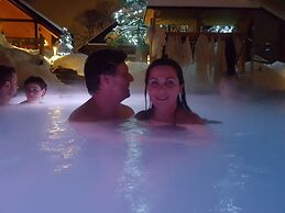 Kokomo Inn - Tropical Riverfront B&B