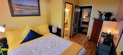 Kokomo Inn - Tropical Riverfront B&B