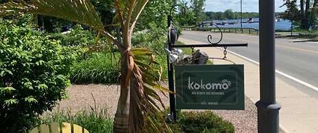 Kokomo Inn - Tropical Riverfront B&B