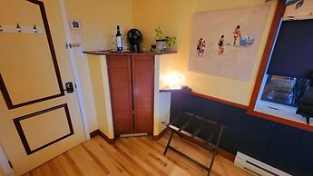 Kokomo Inn - Tropical Riverfront B&B