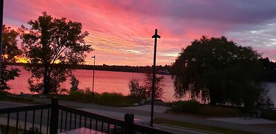 Kokomo Inn - Tropical Riverfront B&B