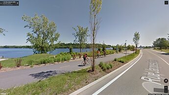 Kokomo Inn - Tropical Riverfront B&B