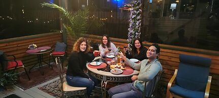 Kokomo Inn - Tropical Riverfront B&B