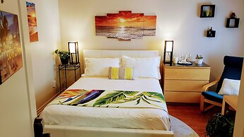 Kokomo Inn - Tropical Riverfront B&B