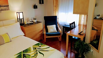 Kokomo Inn - Tropical Riverfront B&B