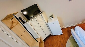 Kokomo Inn - Tropical Riverfront B&B