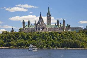Kokomo Inn - Tropical Riverfront B&B