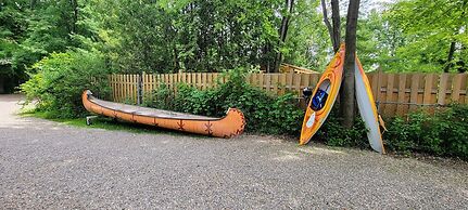 Kokomo Inn - Tropical Riverfront B&B