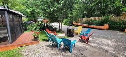 Kokomo Inn - Tropical Riverfront B&B