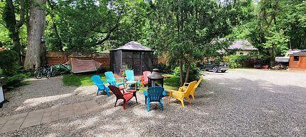 Kokomo Inn - Tropical Riverfront B&B