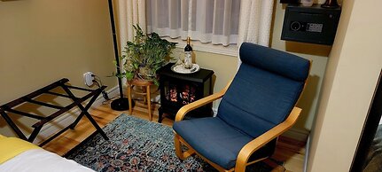 Kokomo Inn - Tropical Riverfront B&B